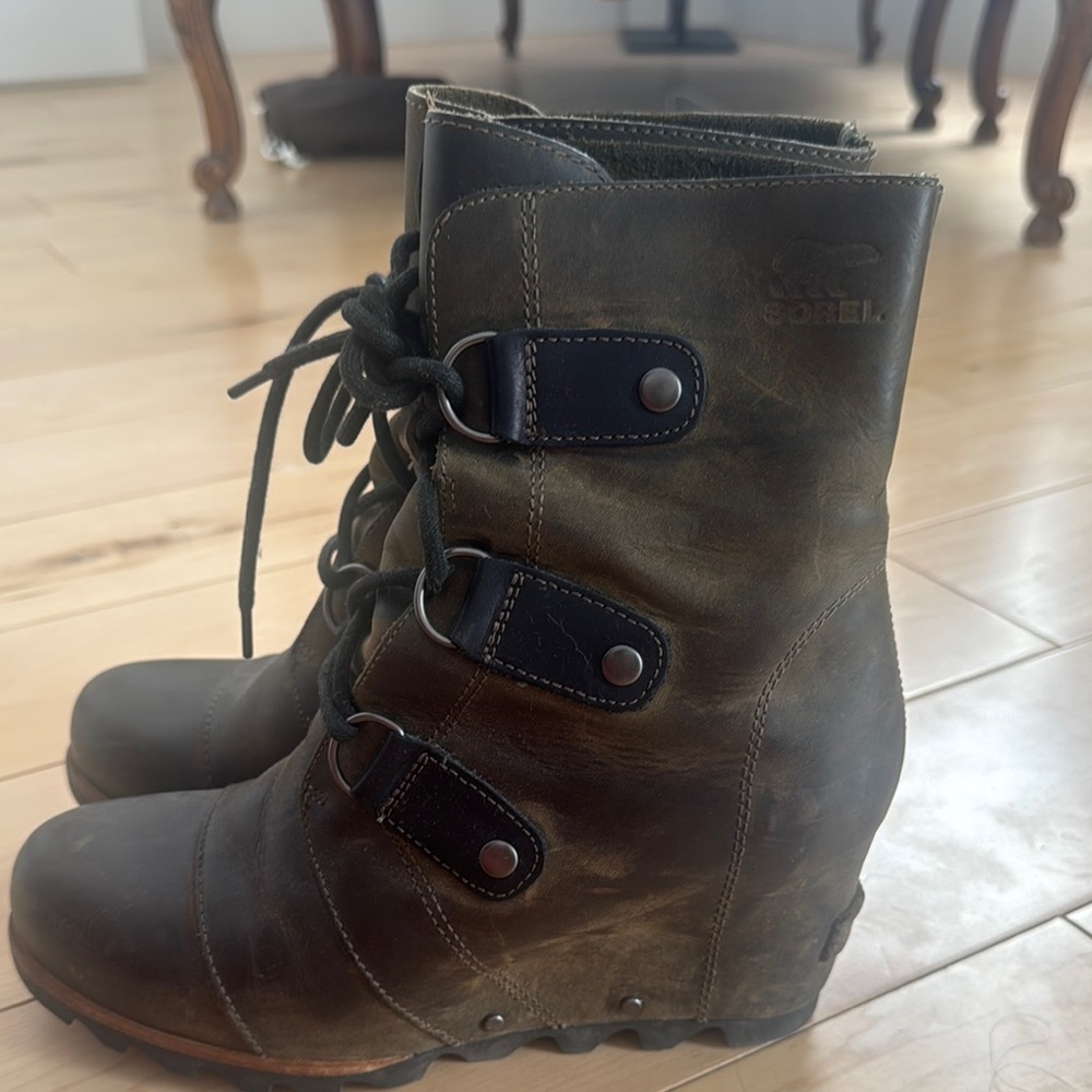 Sorel Dark Brown Lace-Up Boots